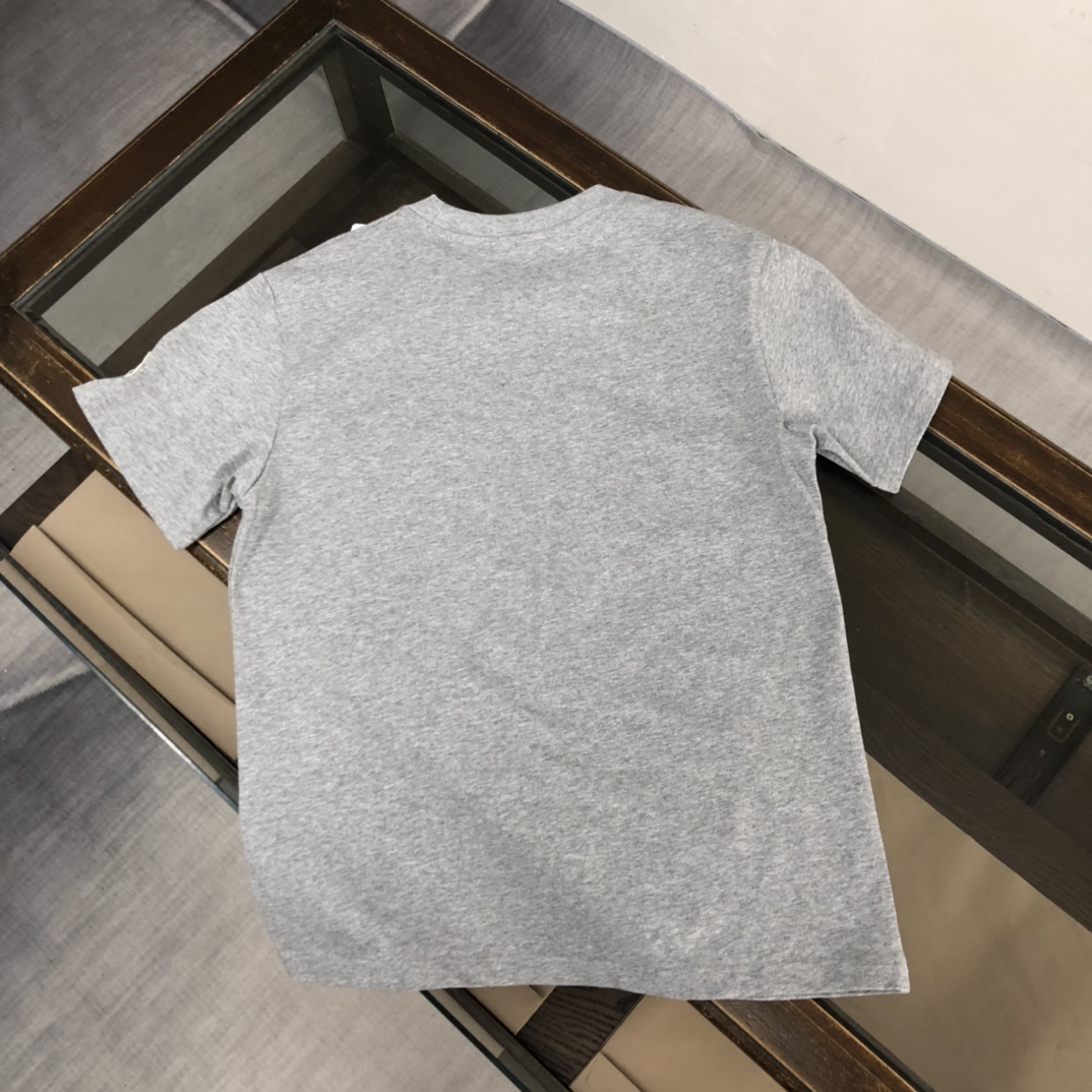 【2026】MONCLER モンクレール　　半袖シャツ　Tシャツ　長く着て変形しにくい　シンプルの風格　ファッション　かっこいい　白　黒　グレー　男女兼用-BRAND OFF