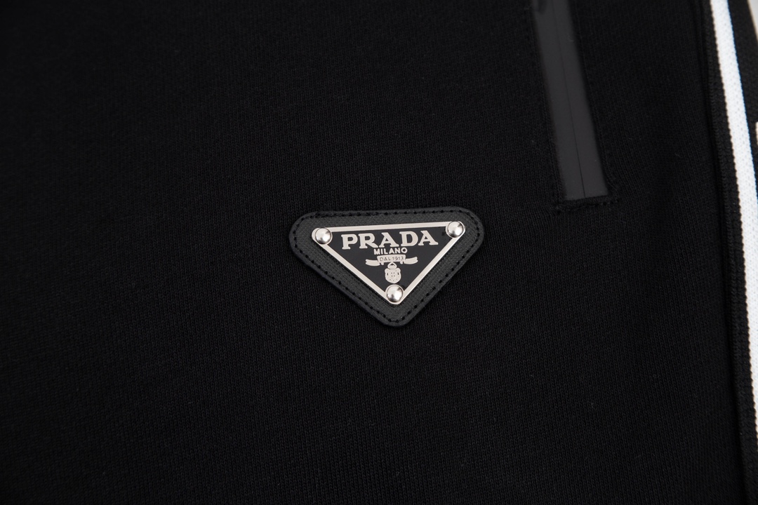 【2026】【PRADA  公式旗艦店】 プラダ   ショートパンツ  ご好評に付き再入荷！-BRAND OFF