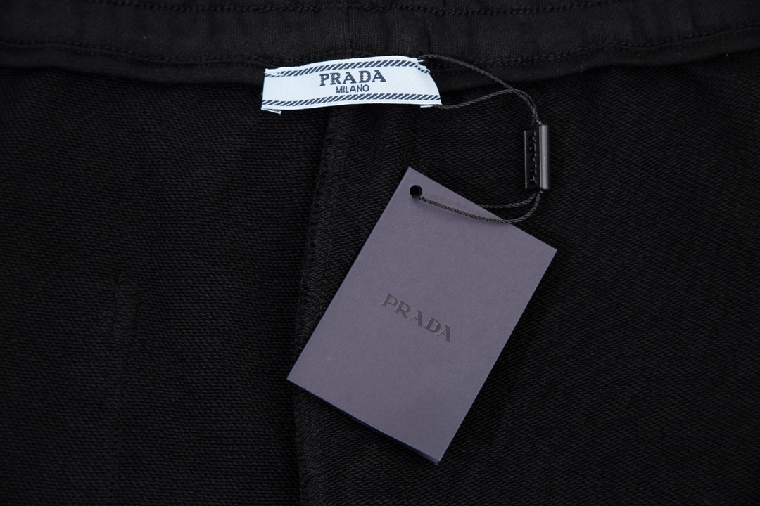 【2026】【PRADA  公式旗艦店】 プラダ   ショートパンツ  ご好評に付き再入荷！-BRAND OFF