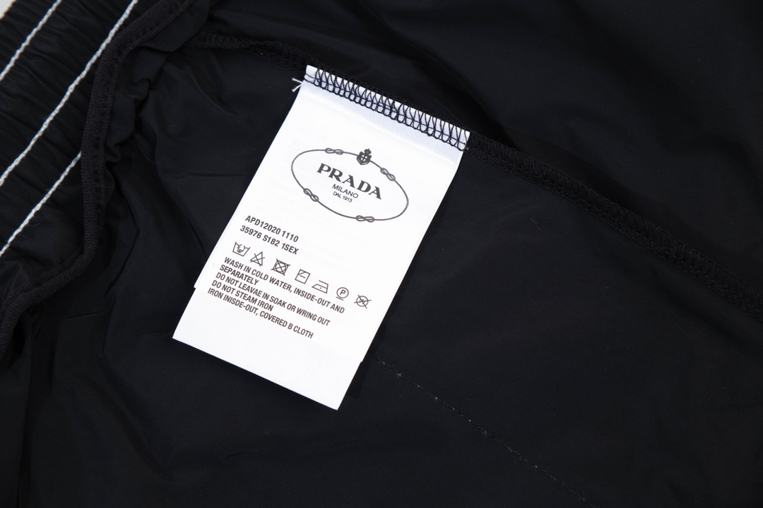 【 PRADA  公式旗艦店】 プラダ    ショートパンツ  ご好評に付き再入荷！-BRAND OFF