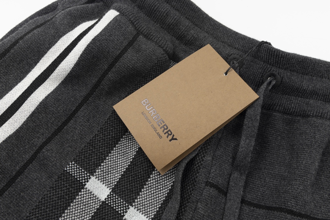 【BURBERRY  公式旗艦店】バーバリー  ショートパンツ  ご好評に付き再入荷！-BRAND OFF