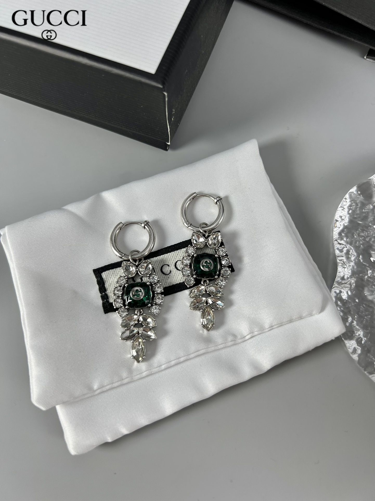 【GUCCI】クッチ レトロなコートスタイルのイヤリング、クラシックでエレガント、デザインセンスがいっぱい、レトロでゴージャス-BRAND OFF