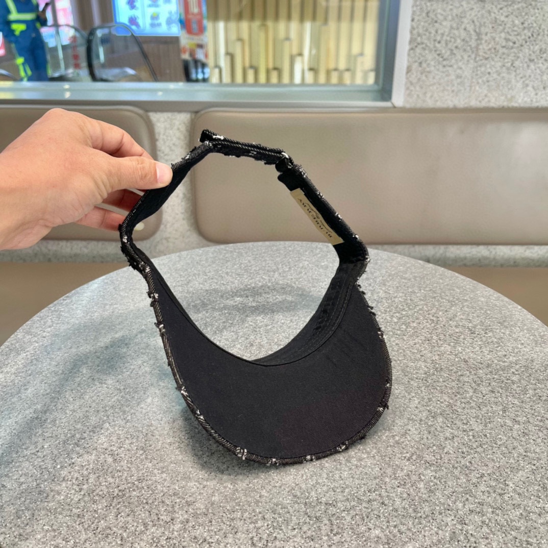 【BURBERRY  バーバリー】【数量限定】空のシルクハット-BRAND OFF