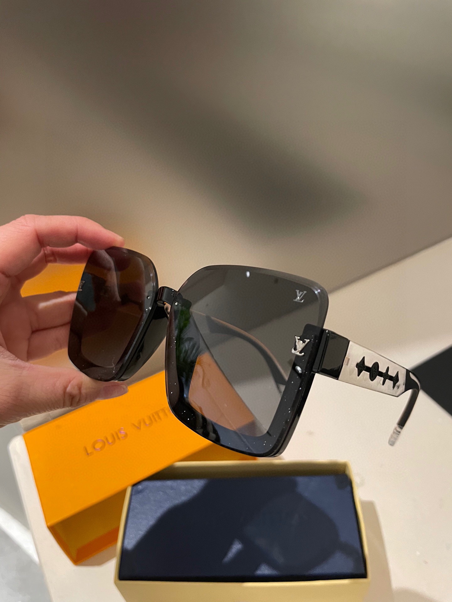 LOUIS VUITTON(ルイヴィトン ) サングラス-BRAND OFF