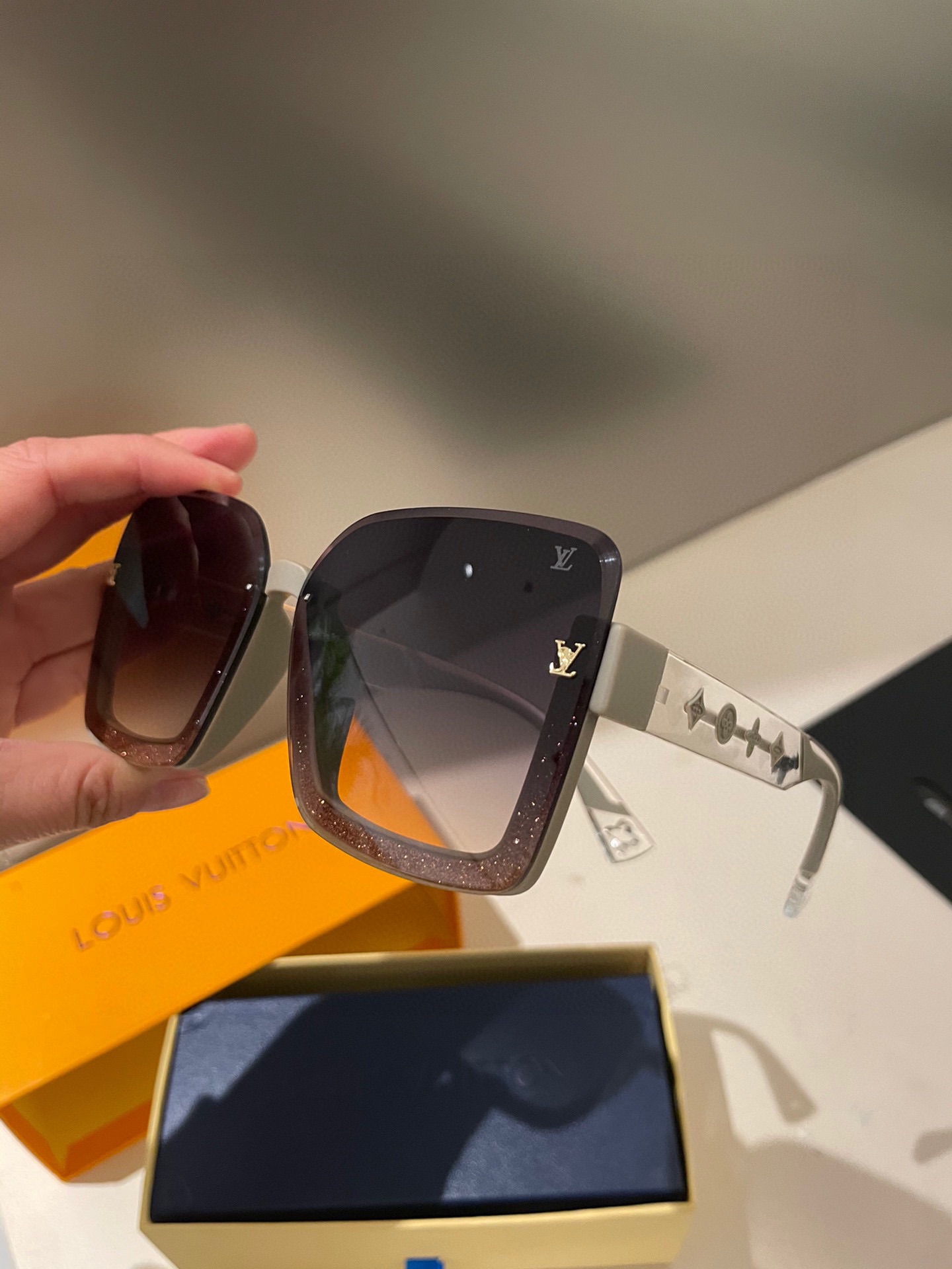 LOUIS VUITTON(ルイヴィトン ) サングラス-BRAND OFF