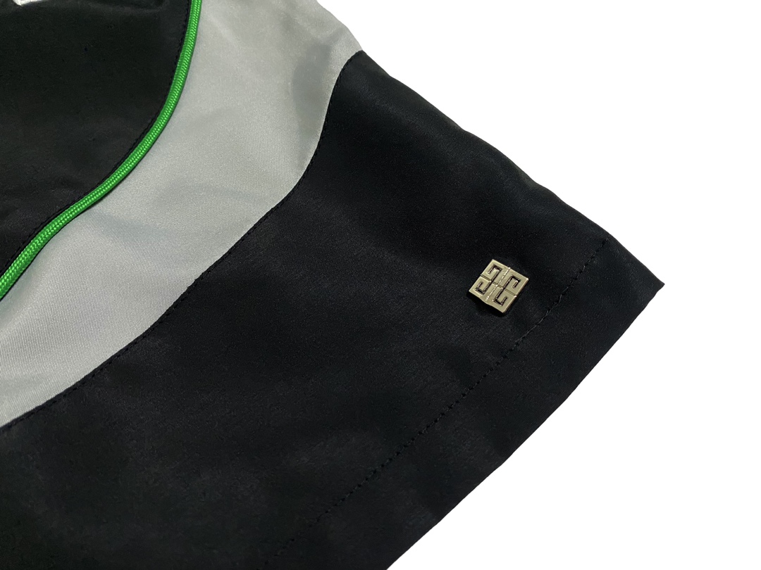 【GIVENCHY 公式旗艦店】ジバンシー   ショートパンツご好評に付き再入荷！-BRAND OFF