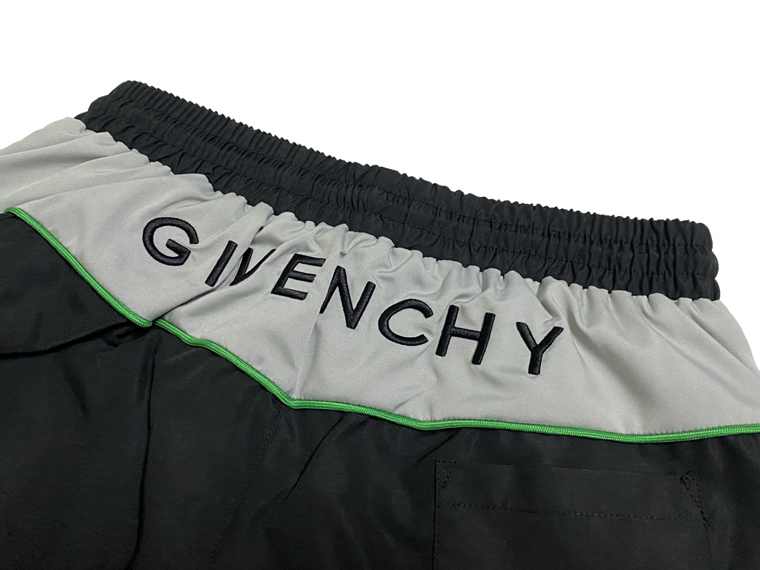 【GIVENCHY 公式旗艦店】ジバンシー   ショートパンツご好評に付き再入荷！-BRAND OFF