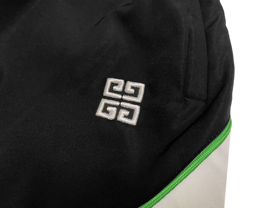 【GIVENCHY 公式旗艦店】ジバンシー   ショートパンツご好評に付き再入荷！-BRAND OFF
