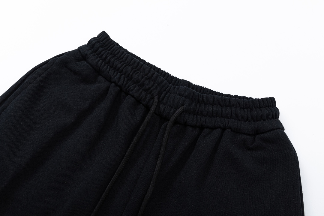 【PRADA 公式旗艦店】プラダ  ショートパンツご好評に付き再入荷！-BRAND OFF