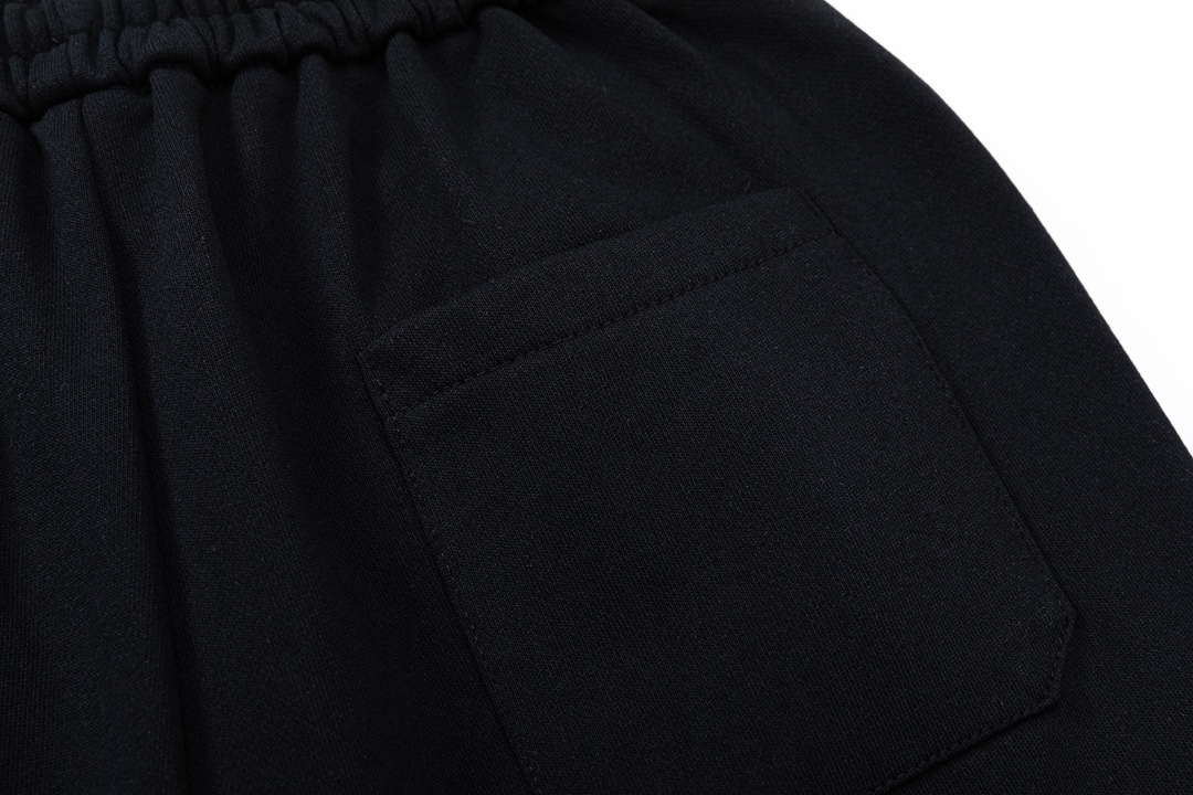 【PRADA 公式旗艦店】プラダ  ショートパンツご好評に付き再入荷！-BRAND OFF