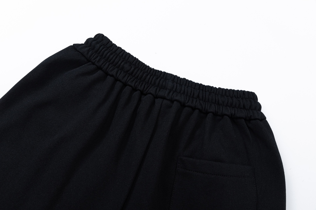 【PRADA 公式旗艦店】プラダ  ショートパンツご好評に付き再入荷！-BRAND OFF