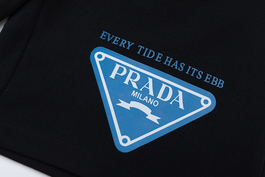 【PRADA 公式旗艦店】プラダ  ショートパンツご好評に付き再入荷！-BRAND OFF