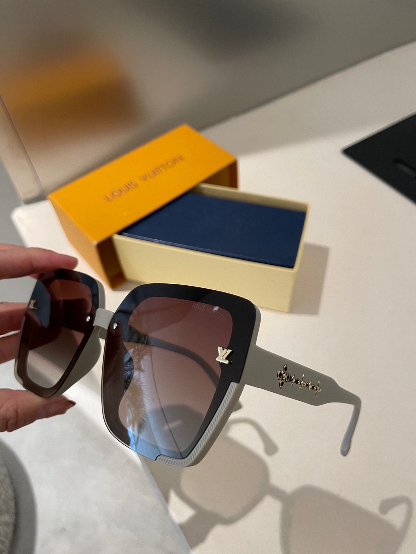 LOUIS VUITTON (ルイヴィトン) サングラス-BRAND OFF