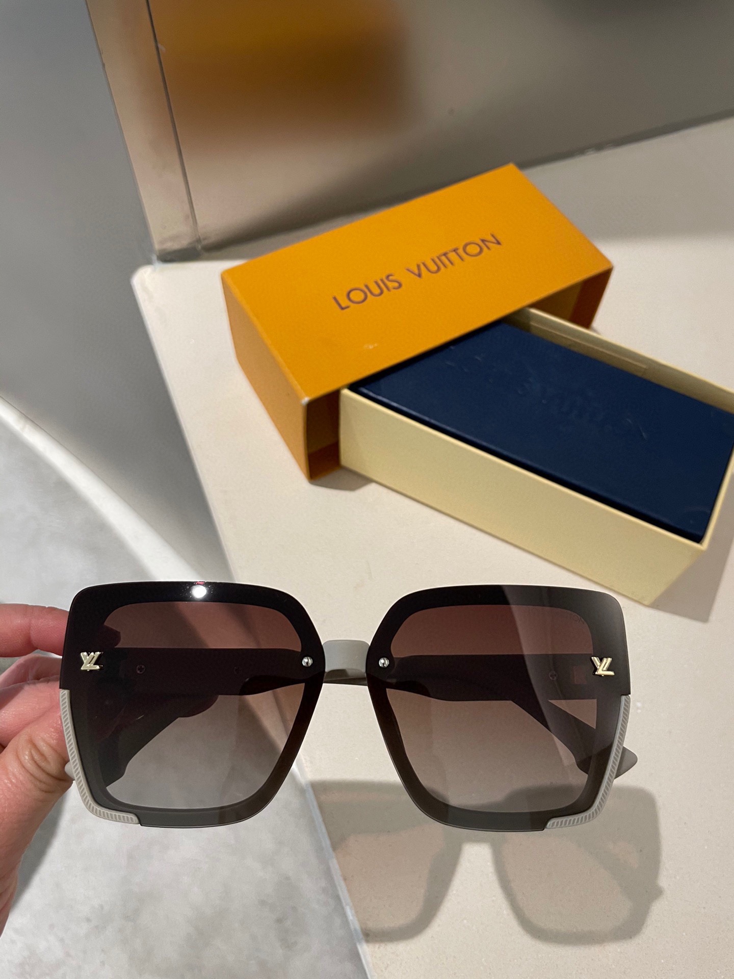 LOUIS VUITTON (ルイヴィトン) サングラス-BRAND OFF