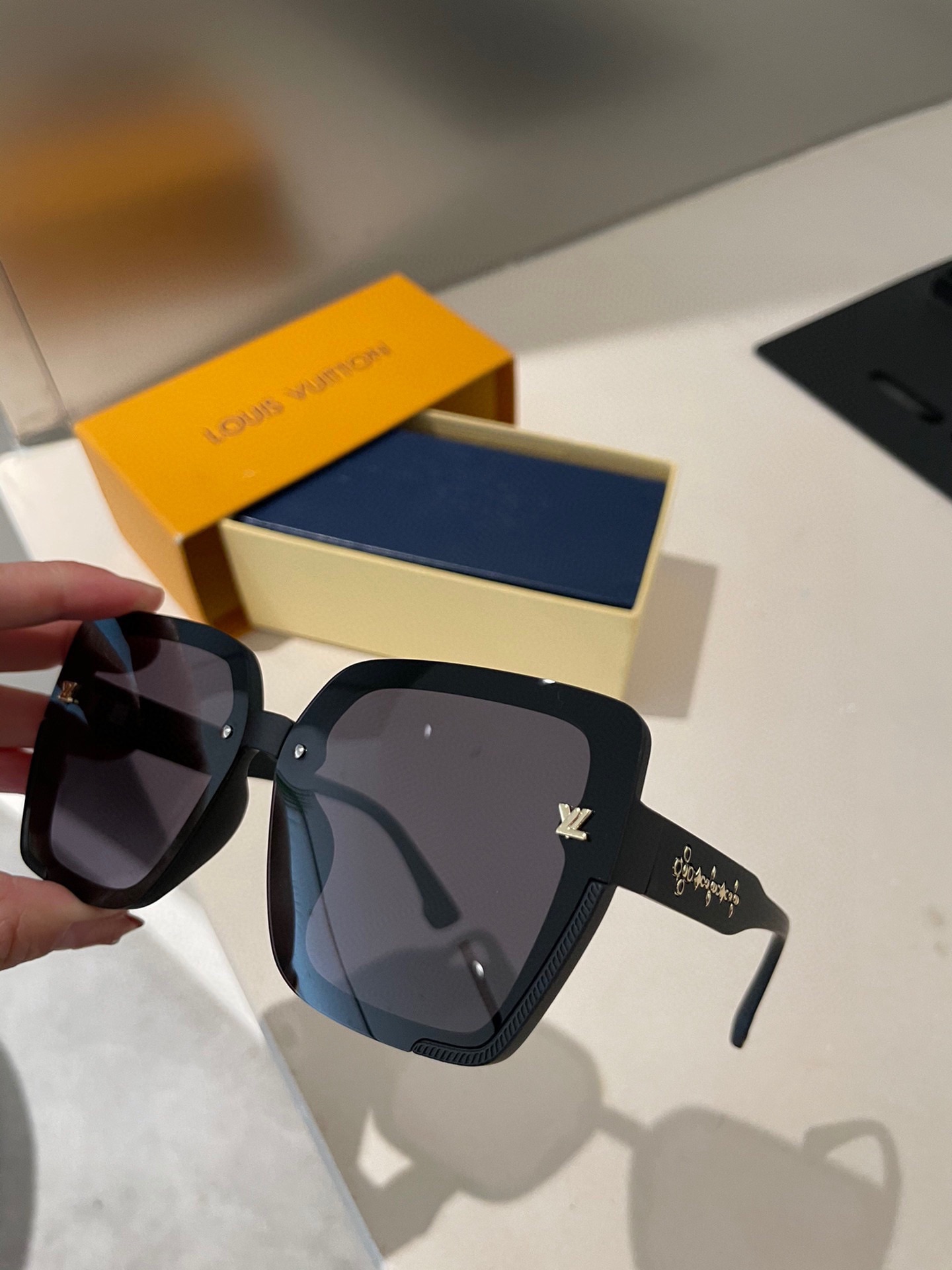 LOUIS VUITTON (ルイヴィトン) サングラス-BRAND OFF