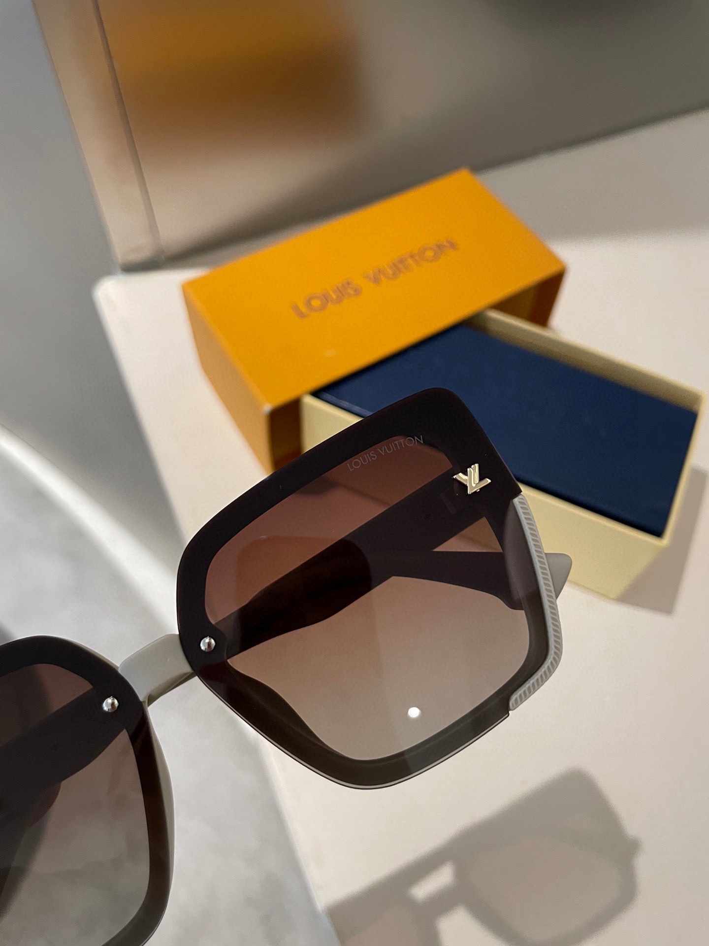 LOUIS VUITTON (ルイヴィトン) サングラス-BRAND OFF
