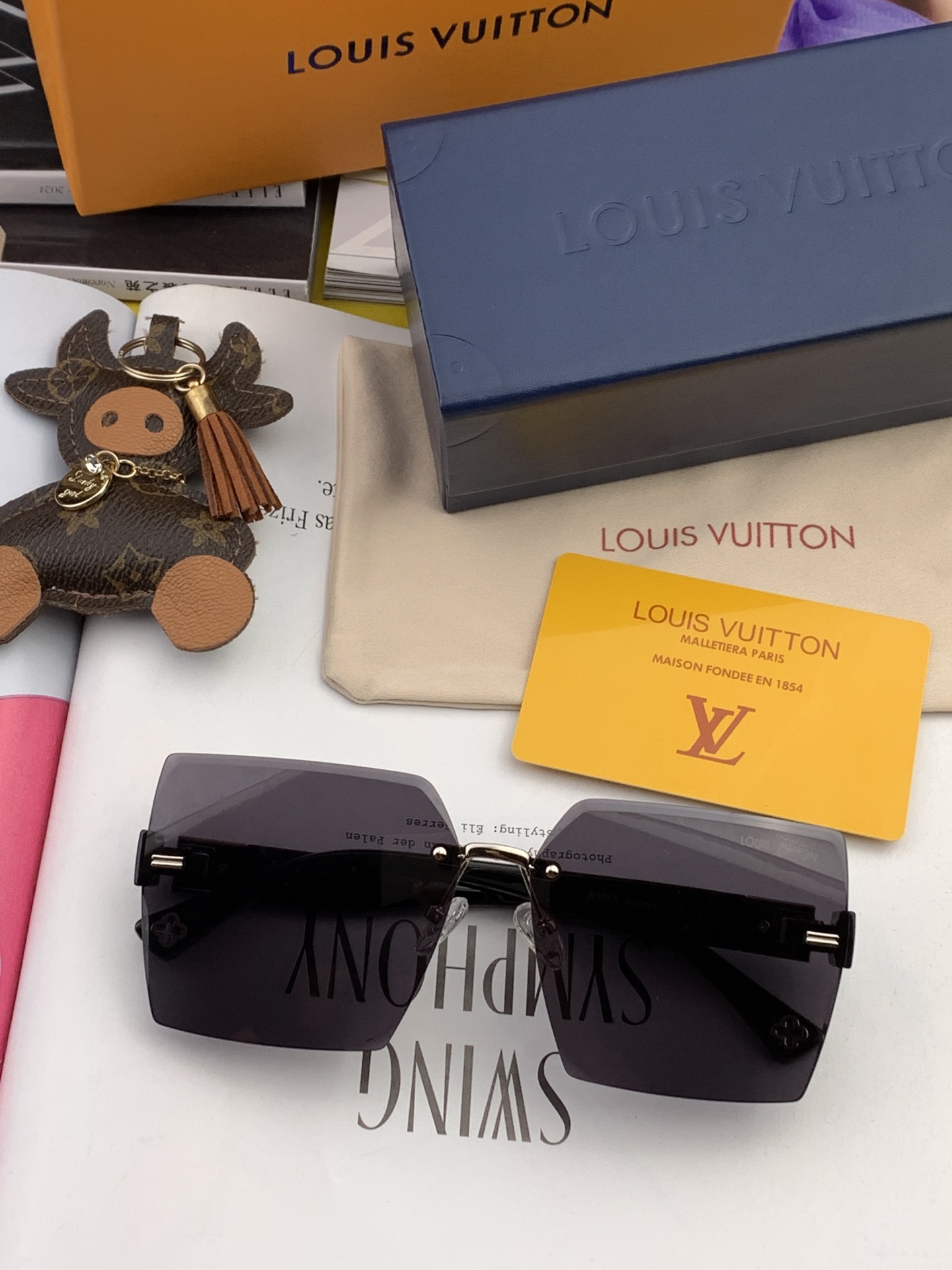 LOUIS VUITTON( ルイヴィトン) サングラス-BRAND OFF