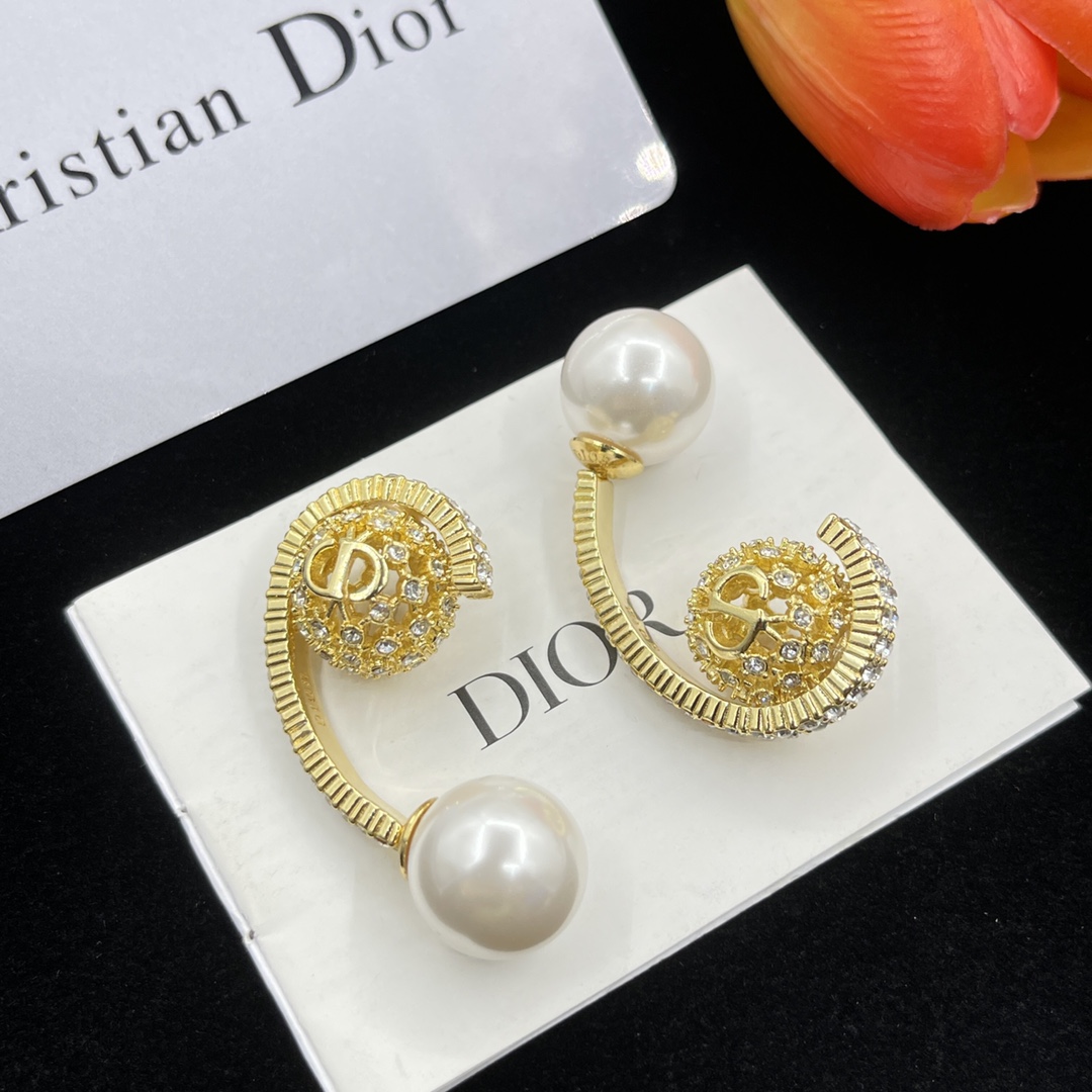 【DIOR】 ディオール   ファッションスタイルのイヤリング-BRAND OFF