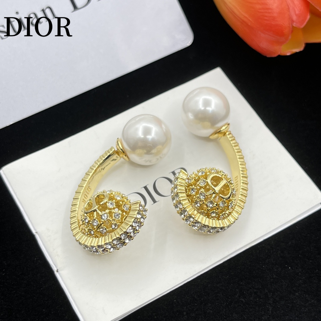 【DIOR】 ディオール   ファッションスタイルのイヤリング-BRAND OFF