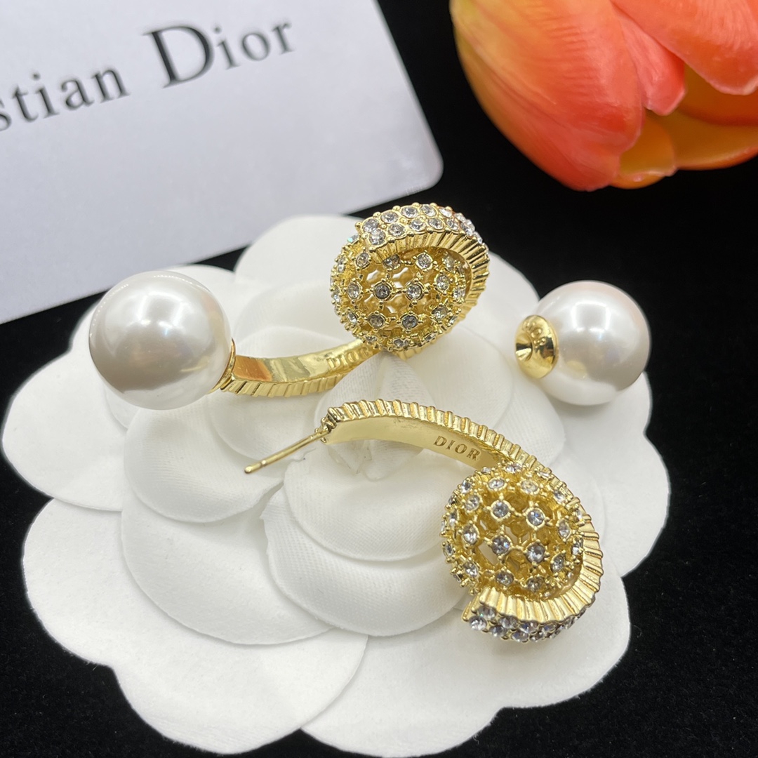 【DIOR】 ディオール   ファッションスタイルのイヤリング-BRAND OFF