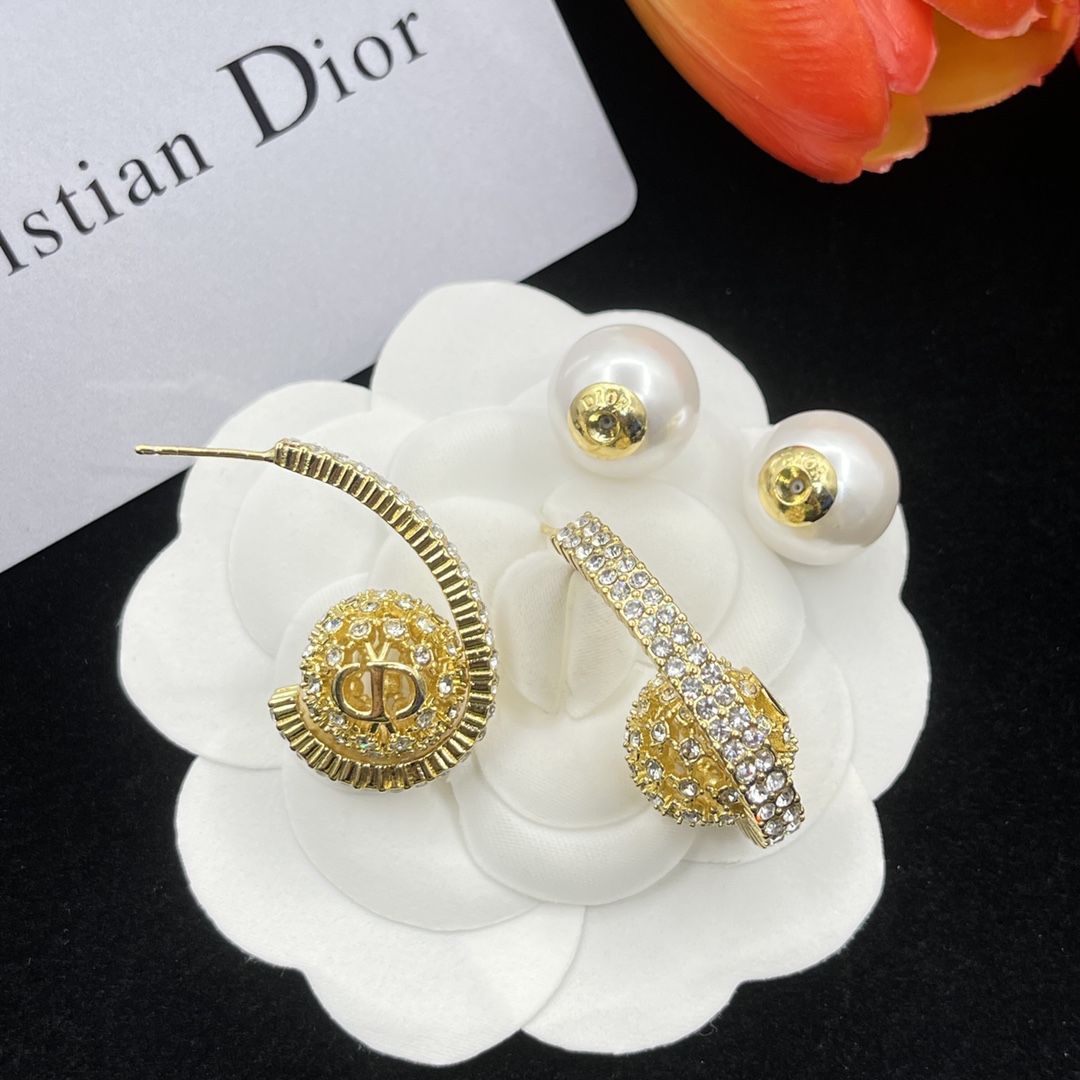 【DIOR】 ディオール   ファッションスタイルのイヤリング-BRAND OFF