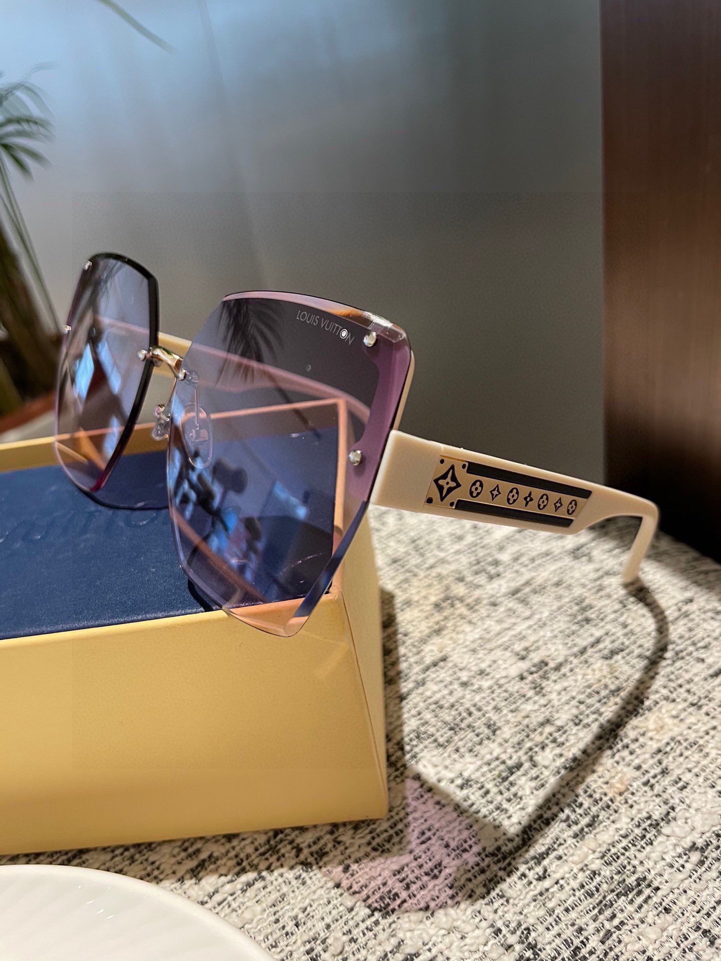 LOUIS VUITTON( ルイヴィトン) サングラス-BRAND OFF