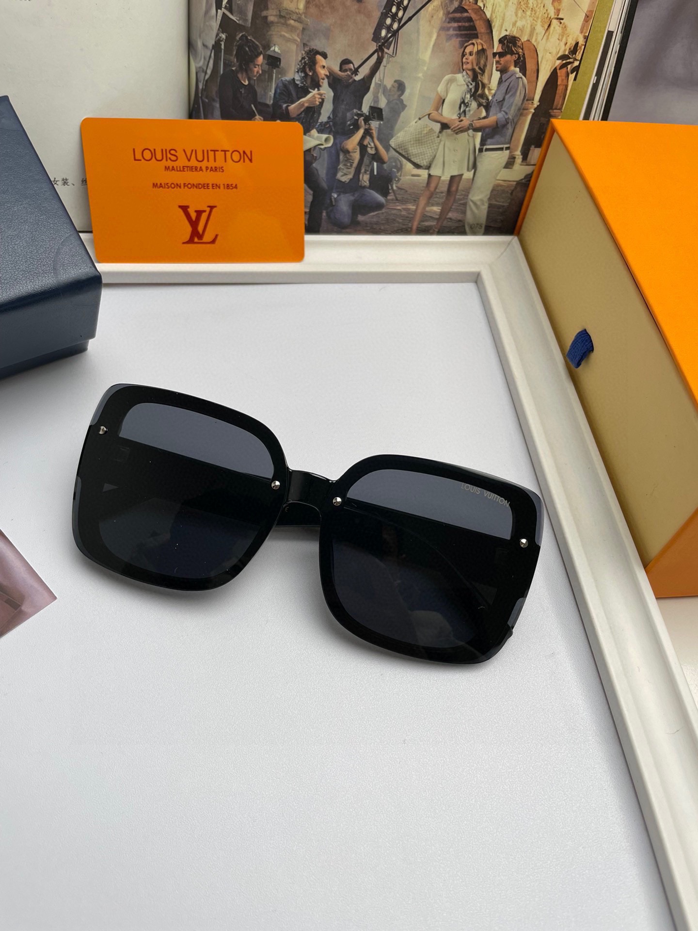 LOUIS VUITTON (  ルイヴィトン ) サングラス-BRAND OFF