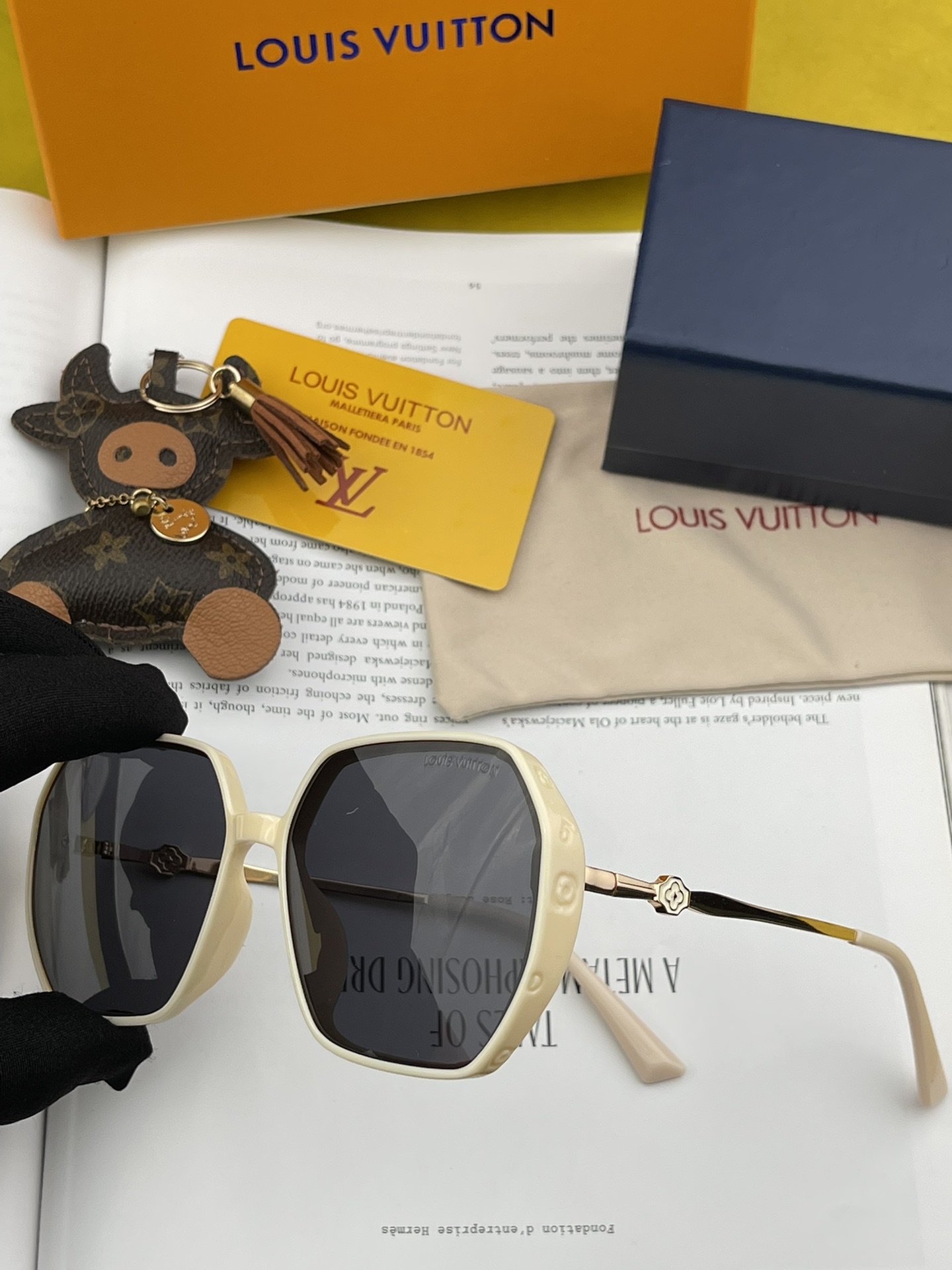 LOUIS VUITTON (  ルイヴィトン ) サングラス-BRAND OFF