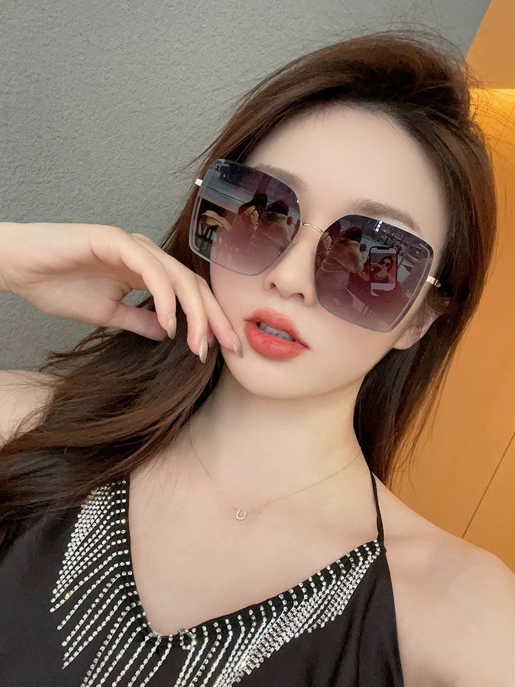 GUCCI(クッチ ) サングラス-BRAND OFF