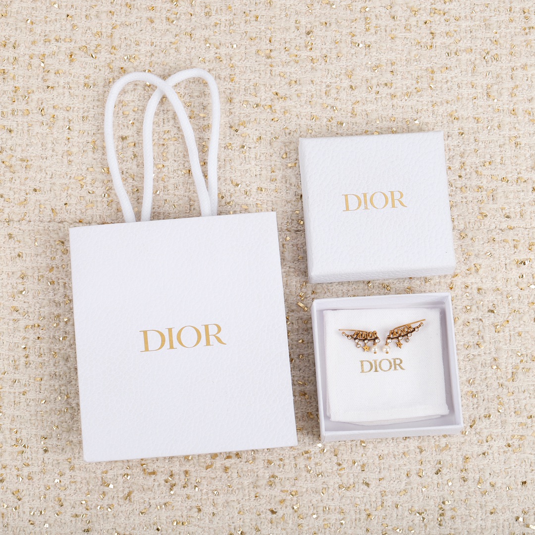【DIOR】 ディオール   ファッションスタイルのイヤリング-BRAND OFF