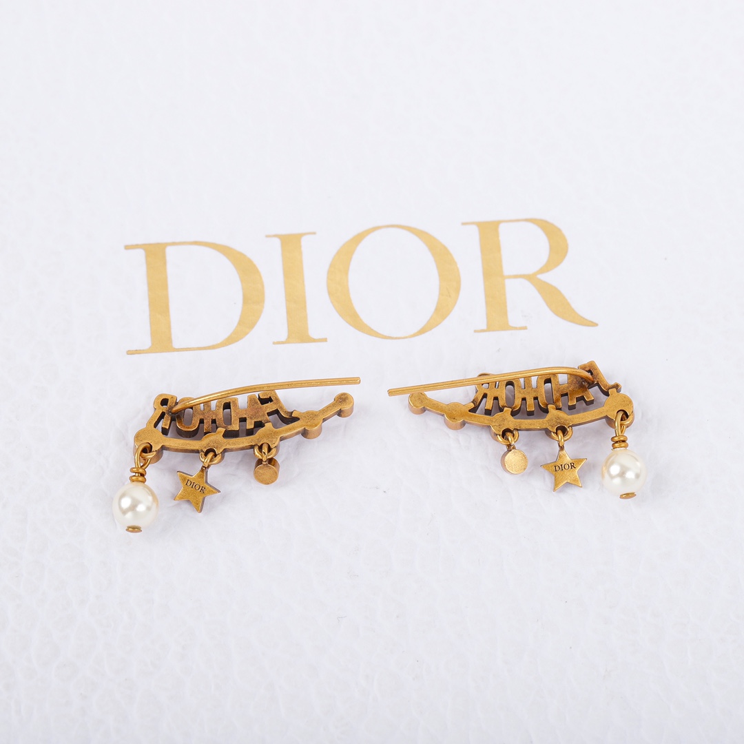 【DIOR】 ディオール   ファッションスタイルのイヤリング-BRAND OFF