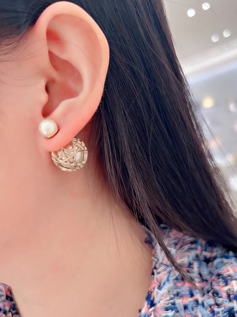 【DIOR】 ディオール ファッションスタイルのイヤリング-BRAND OFF