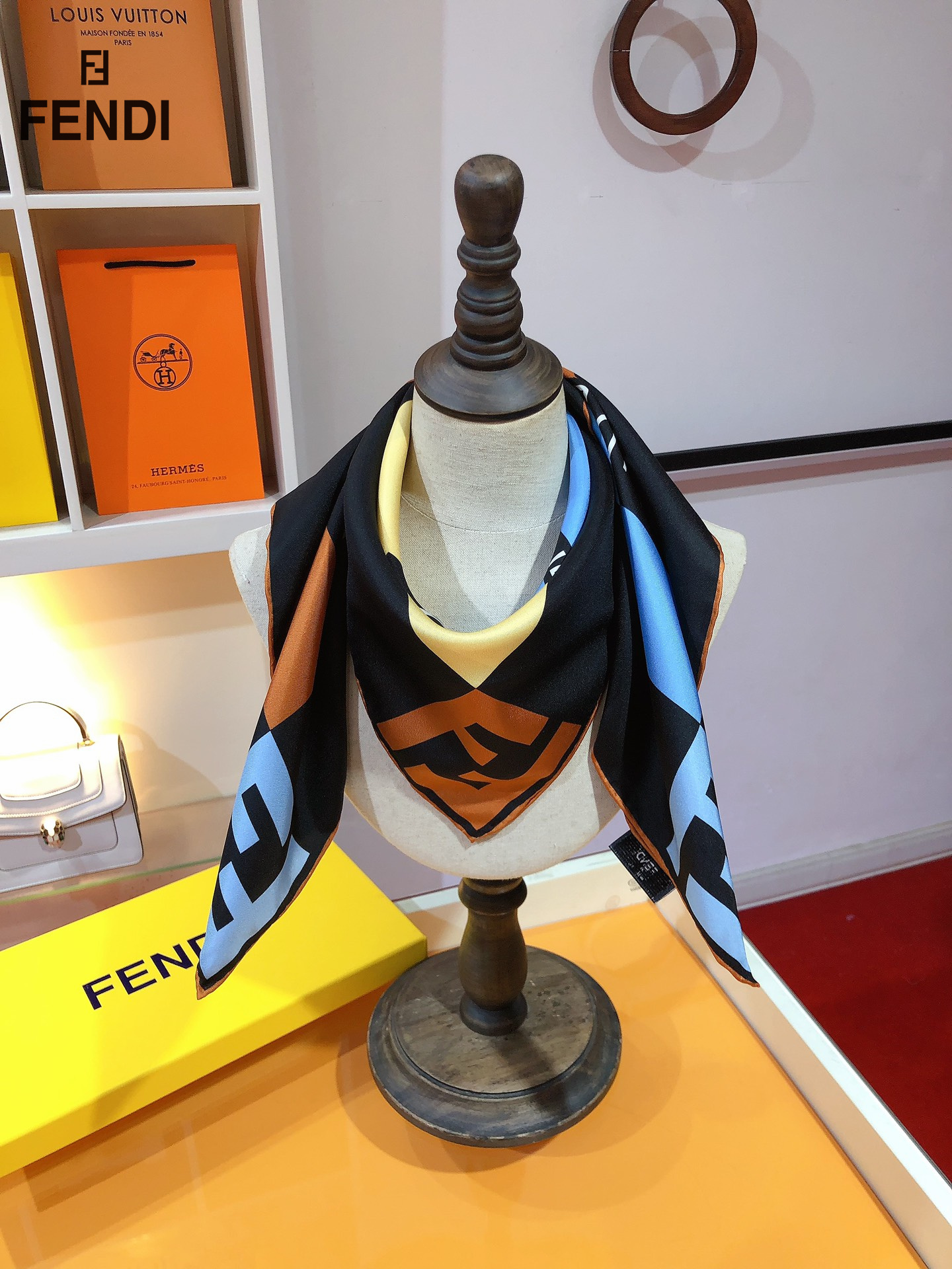 【FENDI  フェンディ】スカーフ90*90CM   241109-BRAND OFF