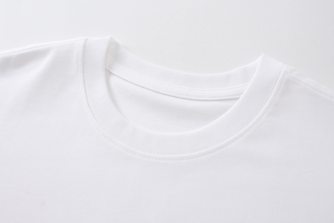 【YSL SAINT LAURENT 公式旗艦店】サンローラン Tシャツ ご好評に付き再入荷！-BRAND OFF