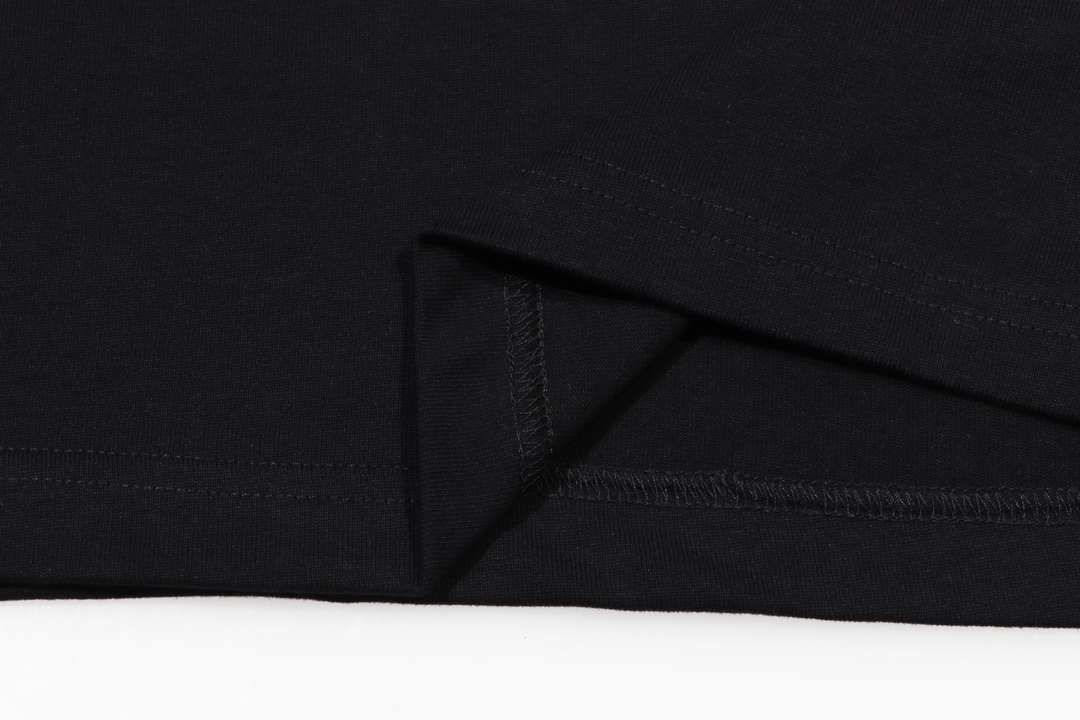 【2026】【YSL SAINT LAURENT 公式旗艦店】サンローラン Tシャツ ご好評に付き再入荷！-BRAND OFF