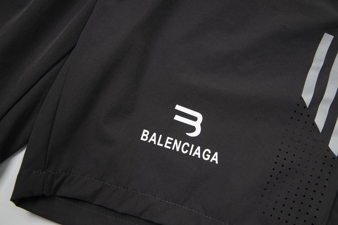 【BALENCIAGA  公式旗艦店】バレンシアガ   ショートパンツ  ご好評に付き再入荷！-BRAND OFF