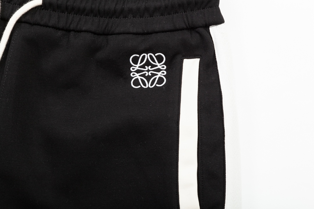 【2026】【LOEWE 公式旗艦店】ロエベ  ショートパンツ  ご好評に付き再入荷！24629-BRAND OFF