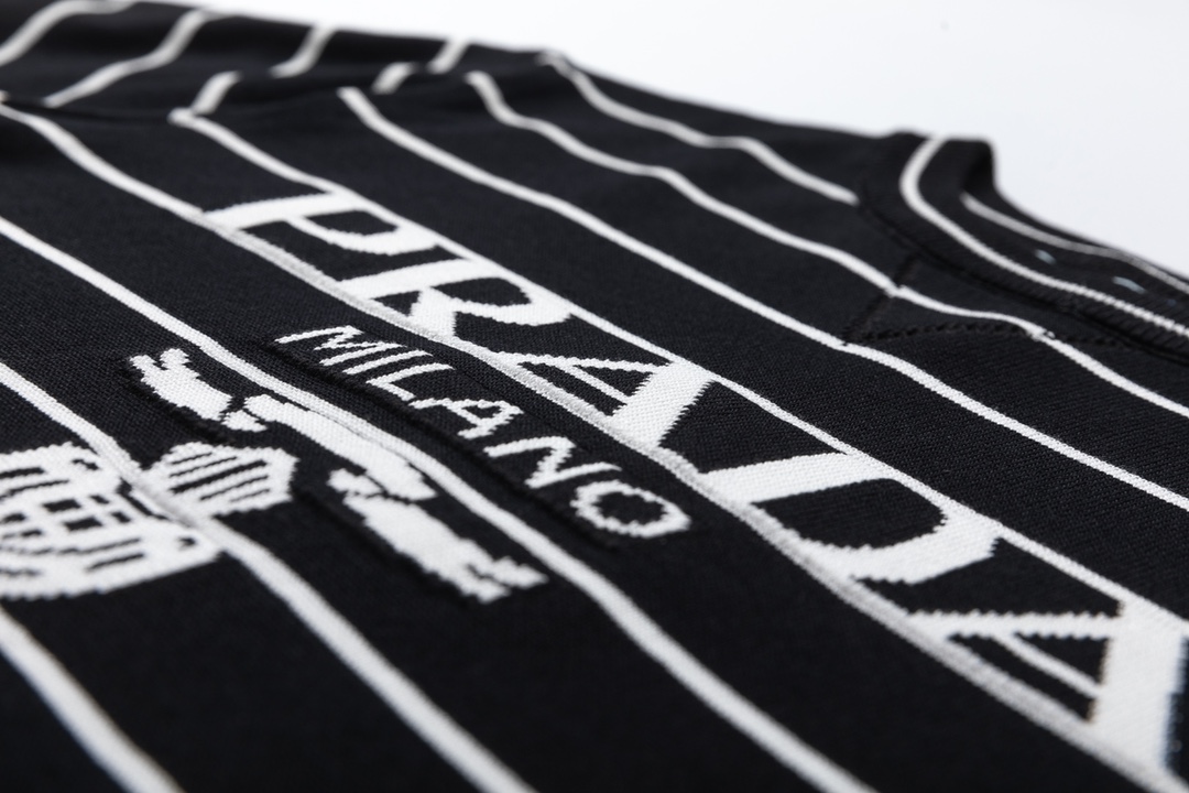 【2026】【PRADA  公式旗艦店】プラダ  Tシャツ ご好評に付き再入荷！-BRAND OFF