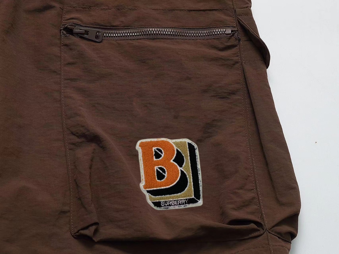 【BURBERRY  公式旗艦店】バーバリー ショートパンツご好評に付き再入荷！-BRAND OFF