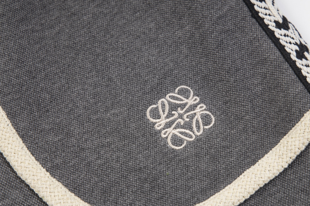 【LOEWE 公式旗艦店】ロエベ  ショートパンツ  ご好評に付き再入荷！24629-BRAND OFF
