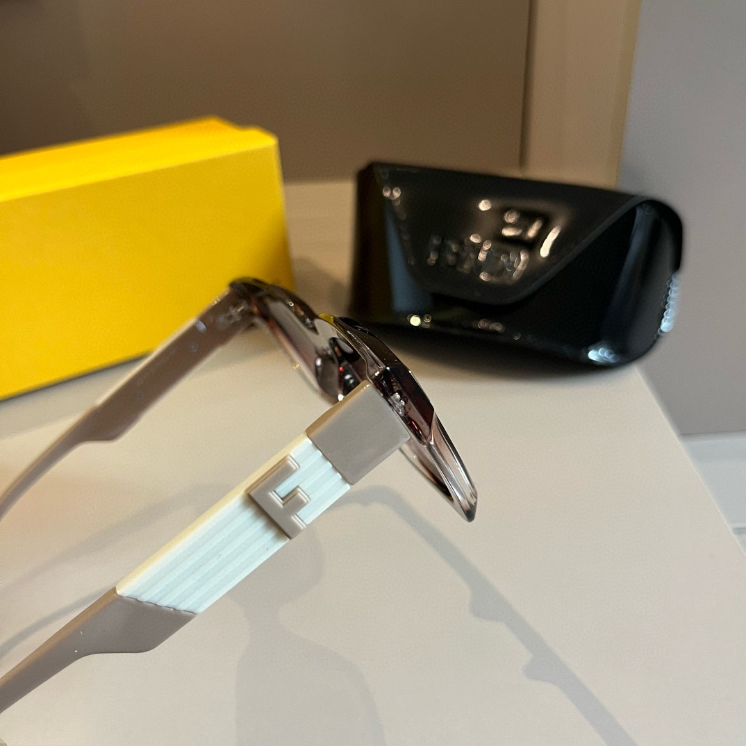 FENDI(フェンディ) サングラス-BRAND OFF