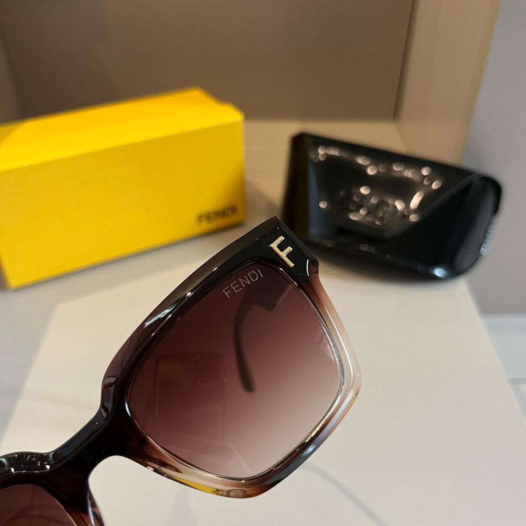 FENDI(フェンディ) サングラス-BRAND OFF