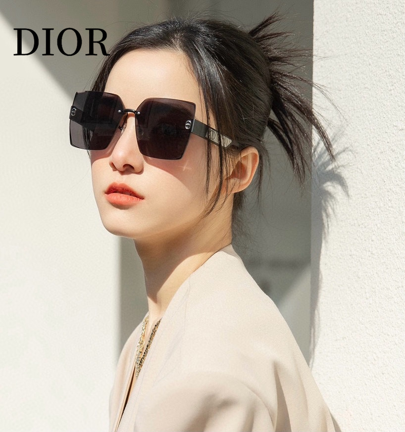 DIOR(  ディオール ) サングラス-BRAND OFF