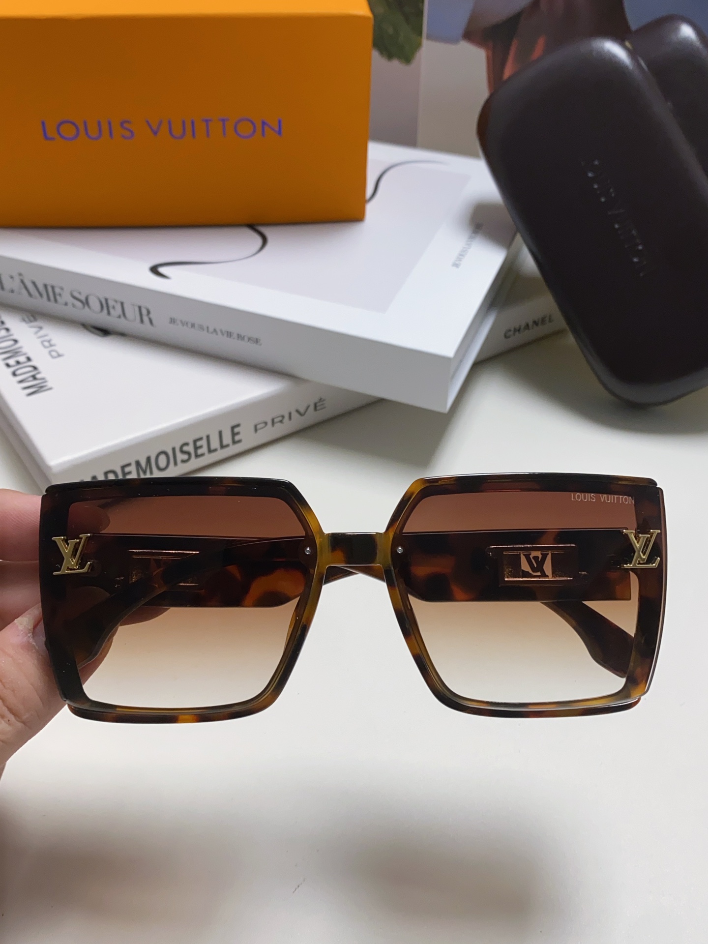 LOUIS VUITTON(ルイヴィトン) サングラス-BRAND OFF