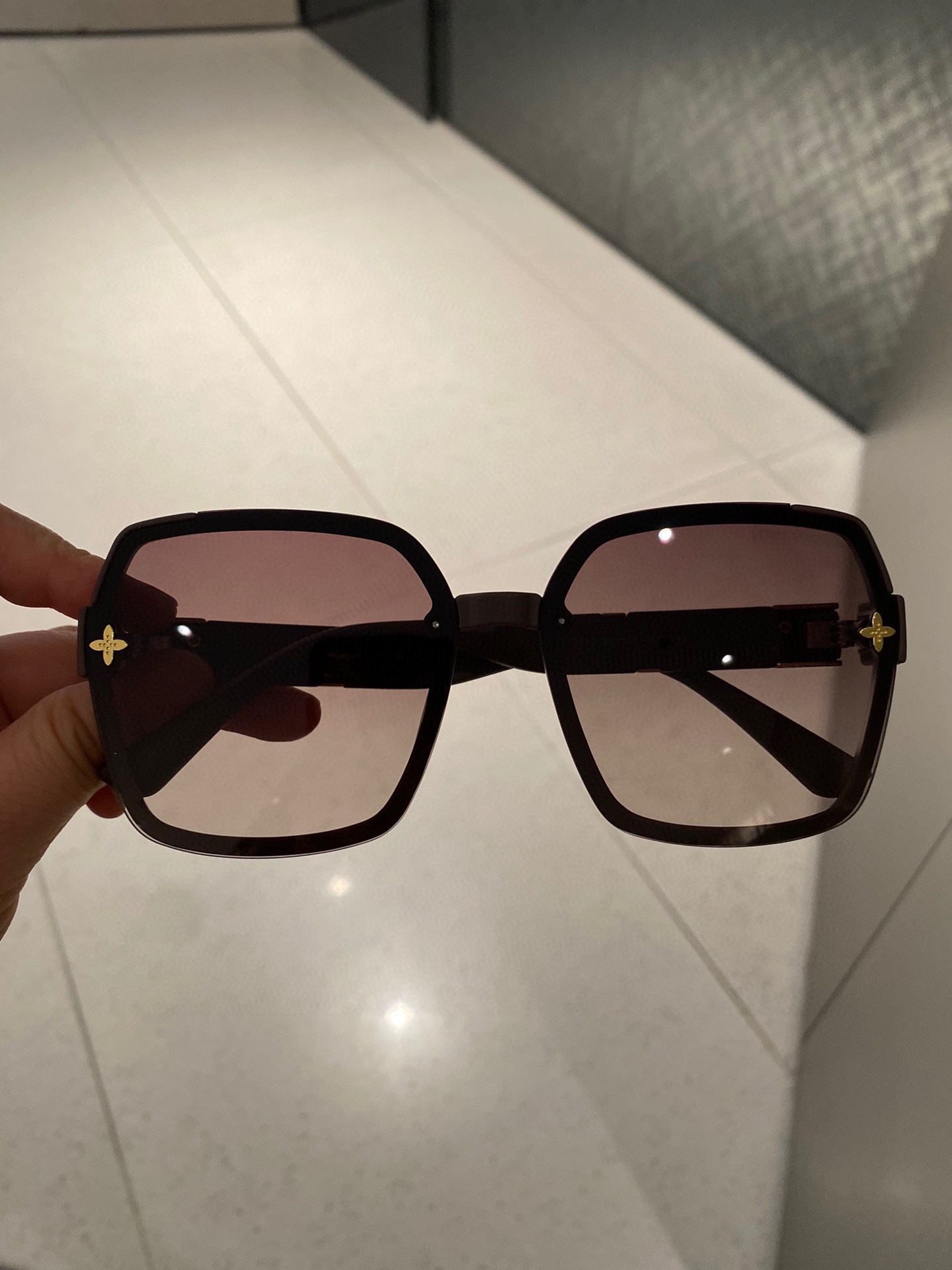 LOUIS VUITTON(ルイヴィトン) サングラス-BRAND OFF