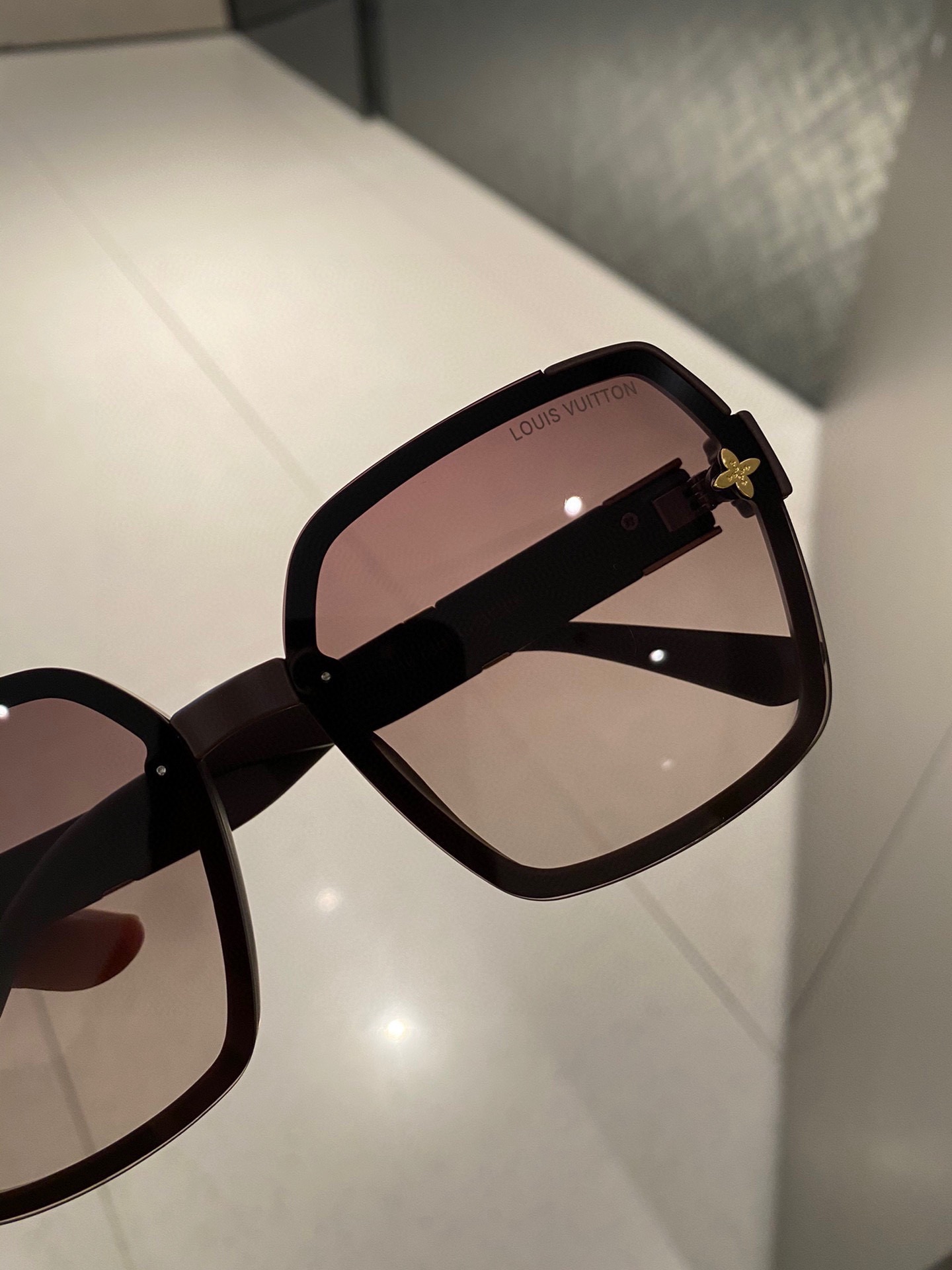 LOUIS VUITTON(ルイヴィトン) サングラス-BRAND OFF