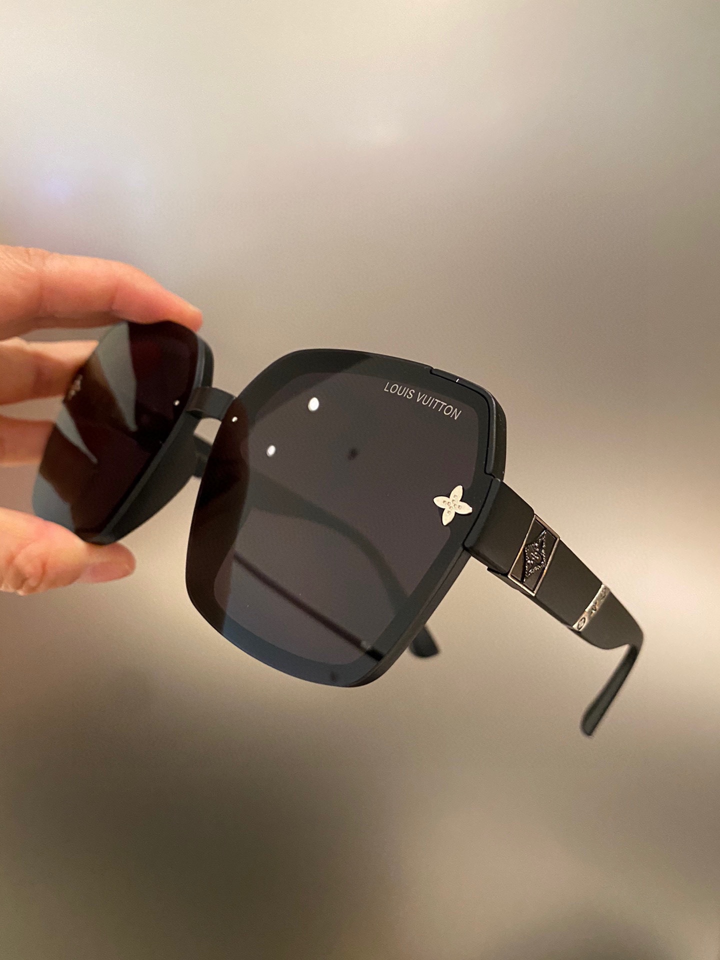 LOUIS VUITTON(ルイヴィトン) サングラス-BRAND OFF