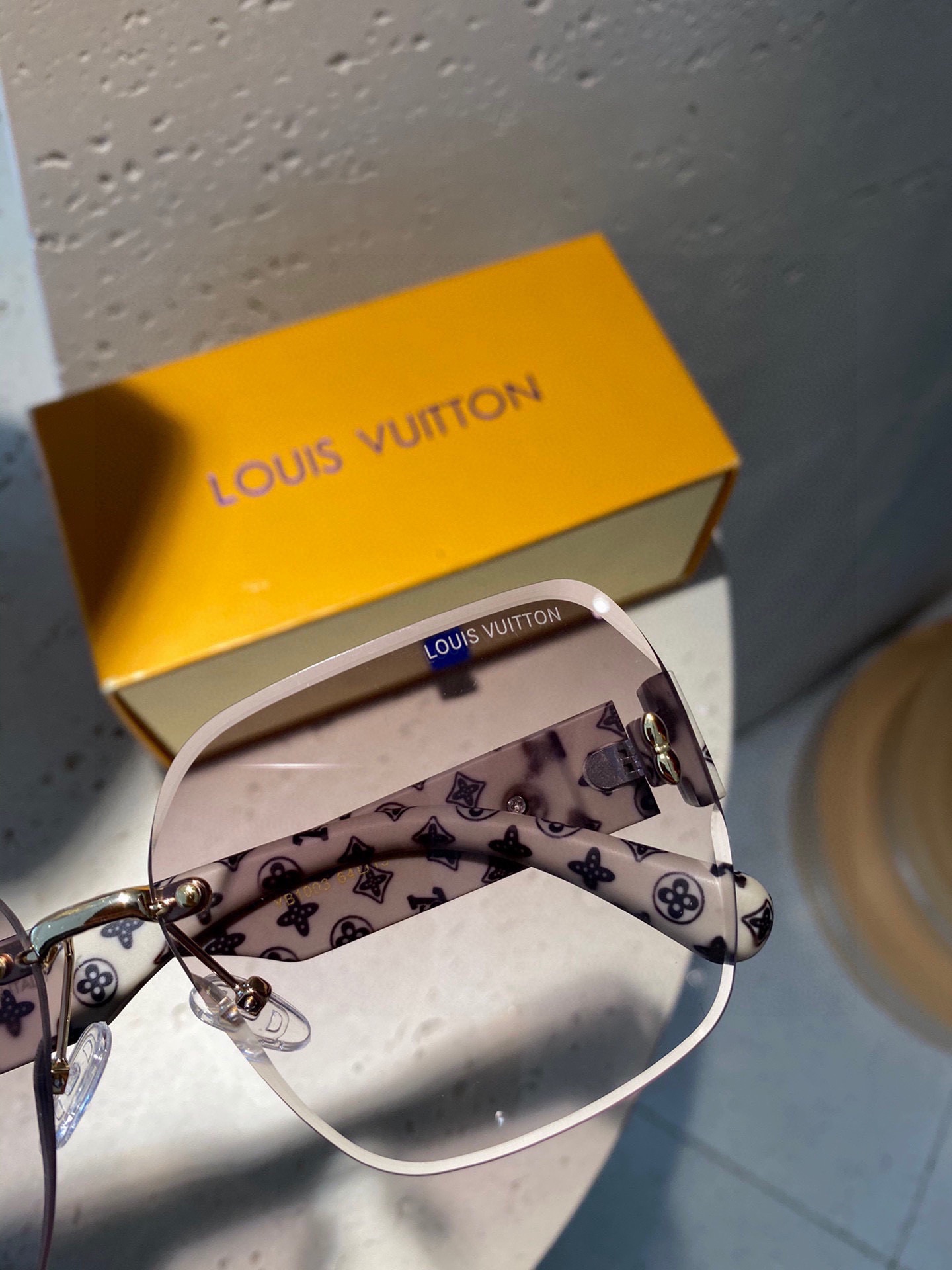 LOUIS VUITTON(ルイヴィトン) サングラス-BRAND OFF