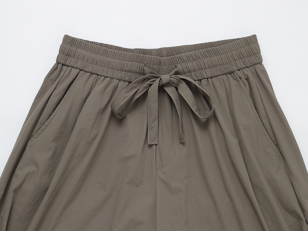 【VERSACE  公式旗艦店】ヴェルサーチ  ショートパンツご好評に付き再入荷 24628-BRAND OFF