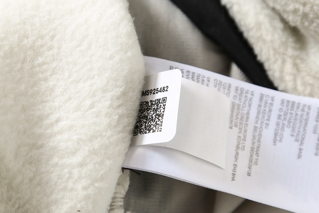 【THE NORTH FACE x KAWS】ジャケット 男女兼用 ご好評に付き再入荷！-BRAND OFF